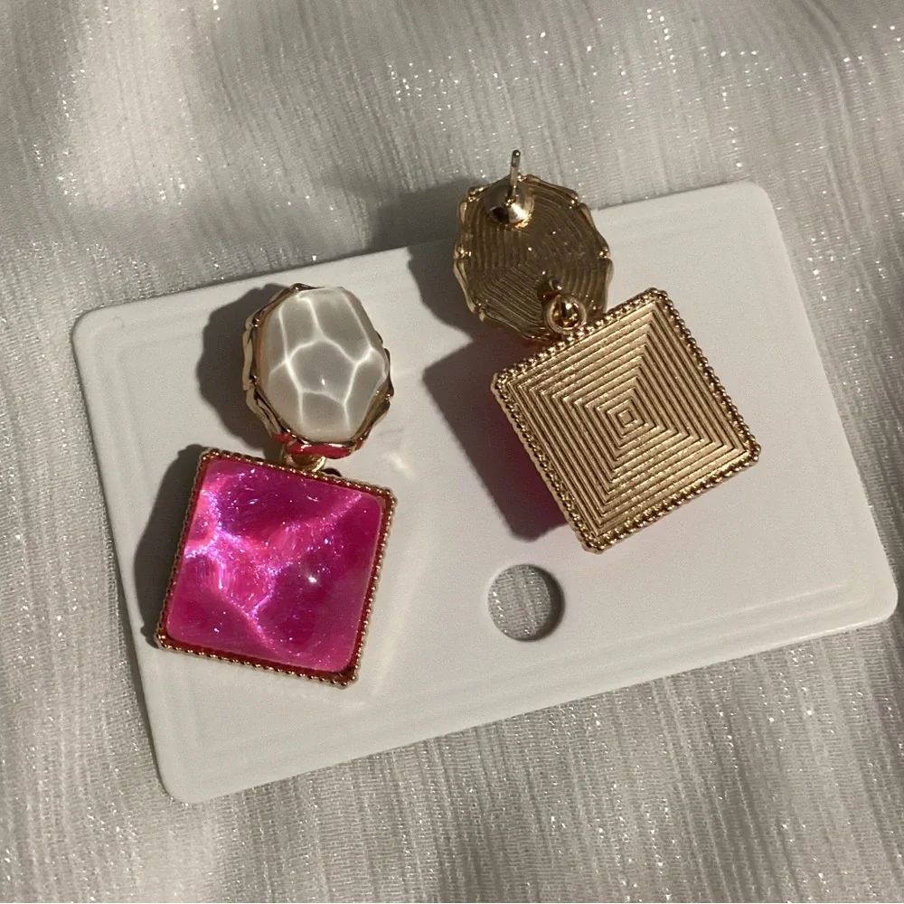 💗 Pink Glittery & White Translucent Geometric Resin Drop Water Ripple Ea…